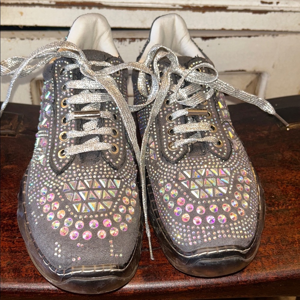 La Sheelah Women's Sparkly
Rhinestone Studded Faux SuedeTrainers size 9 - Picture 2 of 6